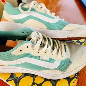 Vans ultra range Women's size 9